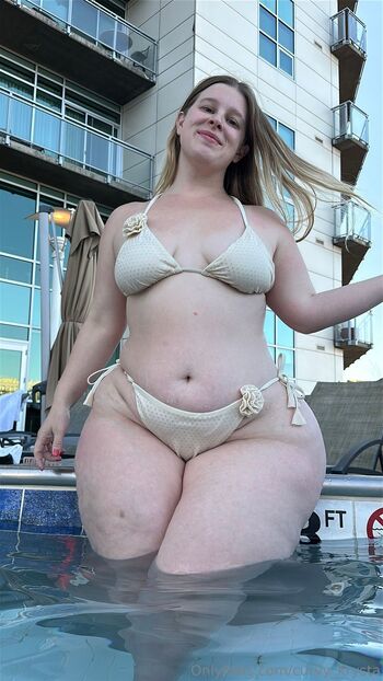 Curvy Kryst / curvy_krysta nude photo #27