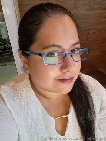 Curvy Albaricoqu / curvyalbaricoque nude photo #1