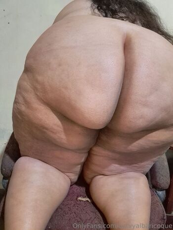 Curvy Albaricoqu / curvyalbaricoque nude photo #5