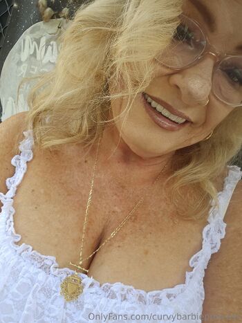 Butterfly Kisse / curvybarbieprincess nude photo #21