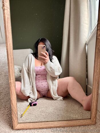 Cat / curvycatxxx nude photo #12