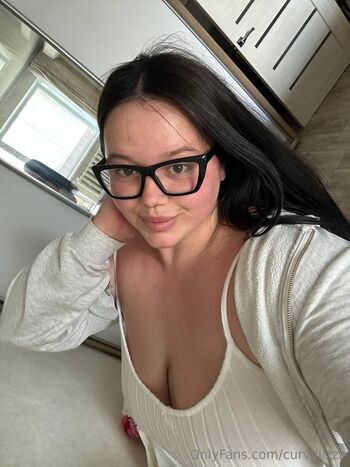 19 𝔶.𝔬 𝕰𝖑𝖎𝖟𝖆𝖇𝖊𝖙𝖍 / curvylizzz nude photo #5