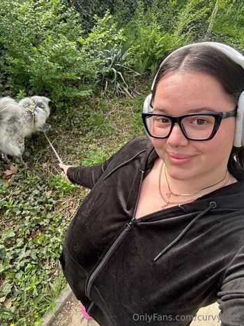 19 𝔶.𝔬 𝕰𝖑𝖎𝖟𝖆𝖇𝖊𝖙𝖍 / curvylizzz nude photo #6