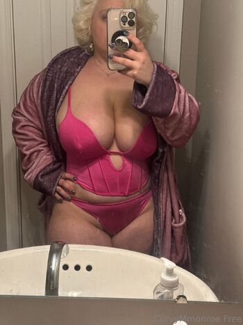 curvymmonroefre / curvymmonroefree nude photo #26