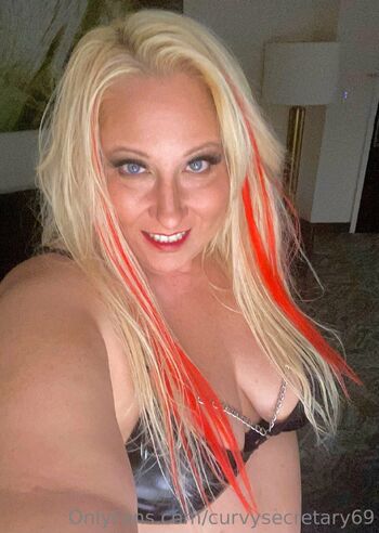 Michelle Madiso / curvysecretary69 / curvysecretary9 / curvysecretary nude photo #2