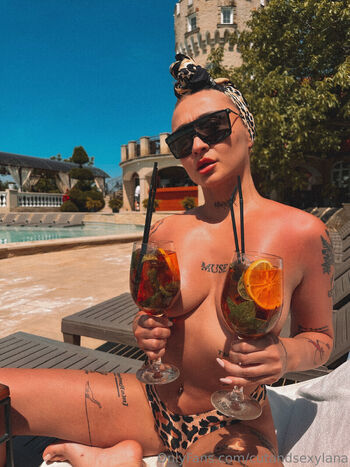 OnlyFans / cutandsexylana nude photo #2