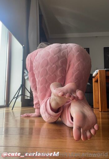 Carlas cute world / cutecarlaworld / cute_carlaworld2 / carlafootworld nude photo #34
