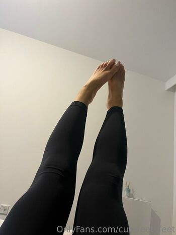 cutefeetyfee / cutefeetyfeet nude photo #6