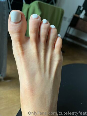 cutefeetyfee / cutefeetyfeet nude photo #22