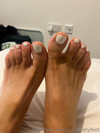 cutefeetyfee / cutefeetyfeet nude photo #26