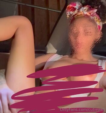 prettypetit / cutiewet nude photo #1