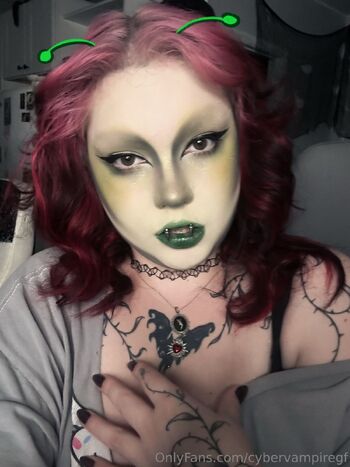 Bria / cybervampiregf nude photo #7