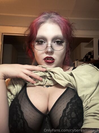 Bria / cybervampiregf nude photo #12