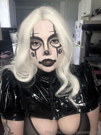 Bria / cybervampiregf nude photo #22