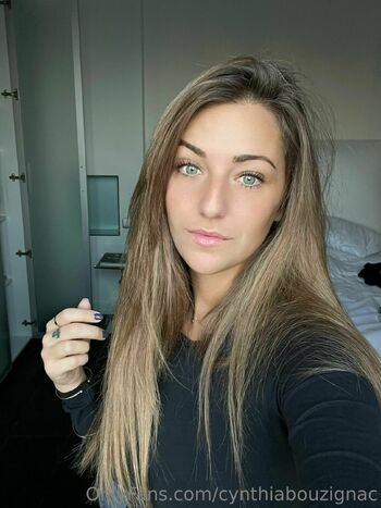 Cynthia Bouzigna / cynthiabouzignac nude photo #3