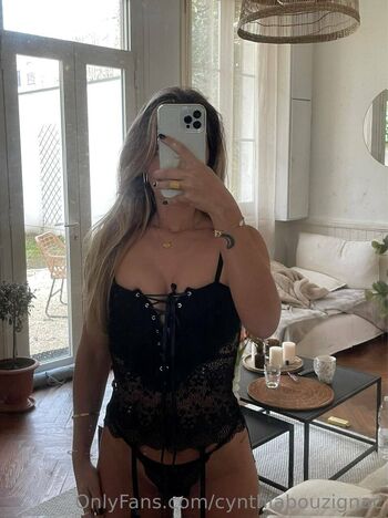 Cynthia Bouzigna / cynthiabouzignac nude photo #8