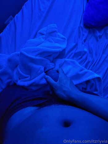 octavi / cynvya nude photo #10