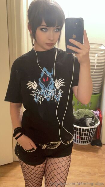 Luna Wol / d4ncingtulips nude photo #1