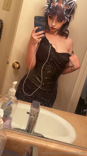 Luna Wol / d4ncingtulips nude photo #9