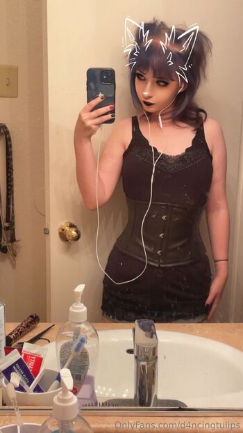 Luna Wol / d4ncingtulips nude photo #10