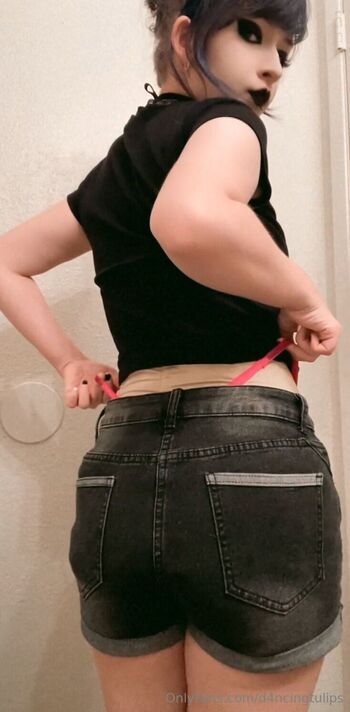 Luna Wol / d4ncingtulips nude photo #16