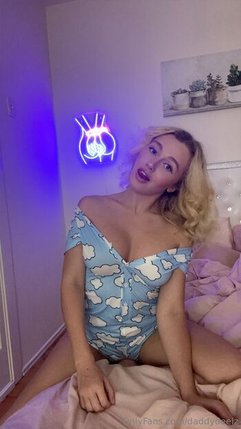 Deelz (YOUR FAVORITE NAUGHTY BLONDIE / daddydeelz nude photo #3