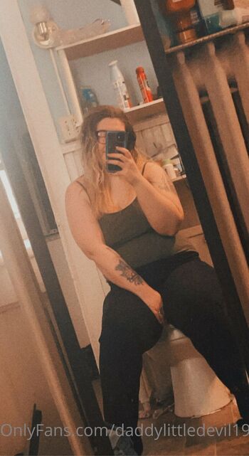 Scarlet / daddylittledevil1997 / daddylittledevi nude photo #1