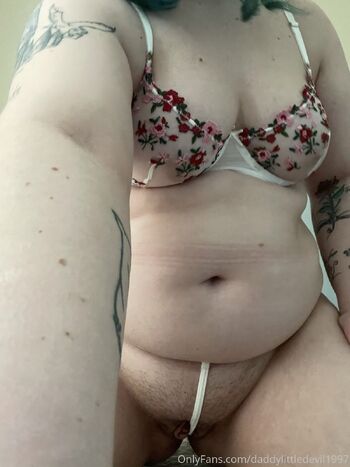 Scarlet / daddylittledevil1997 / daddylittledevi nude photo #14