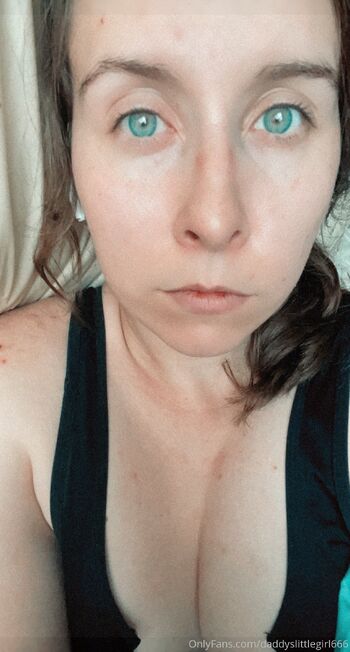 Kat / daddyslittlegirl666 nude photo #3
