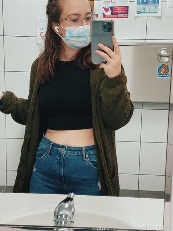 Kat / daddyslittlegirl666 nude photo #13