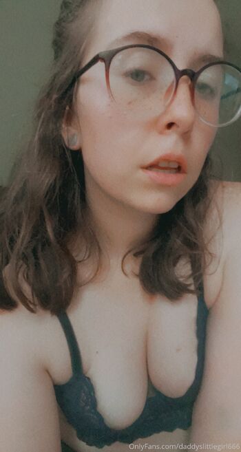 Kat / daddyslittlegirl666 nude photo #15