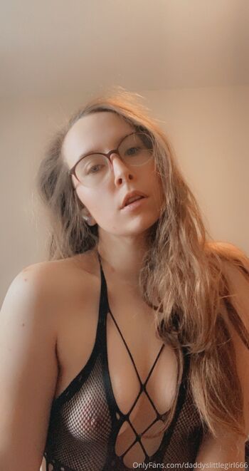 Kat / daddyslittlegirl666 nude photo #22