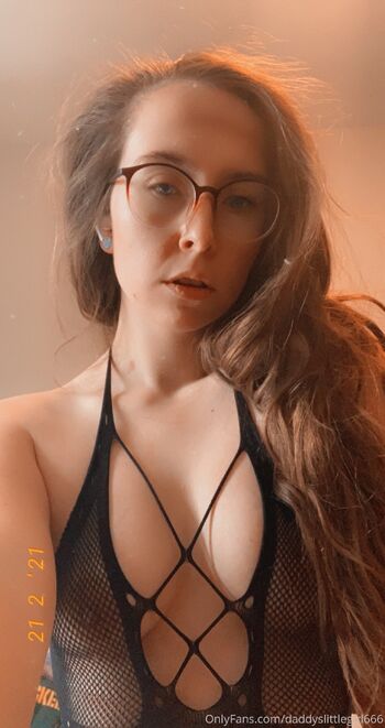 Kat / daddyslittlegirl666 nude photo #24