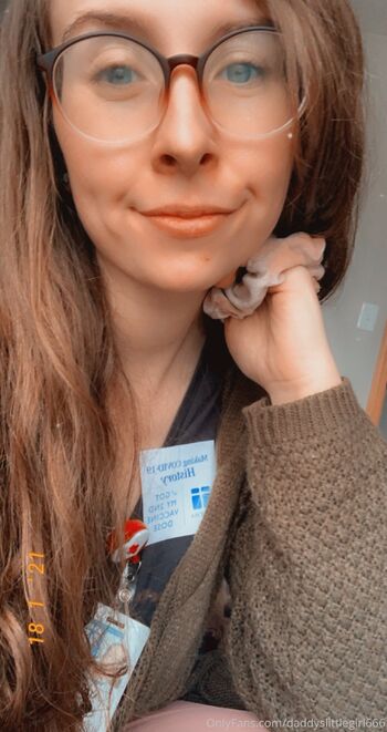 Kat / daddyslittlegirl666 nude photo #26