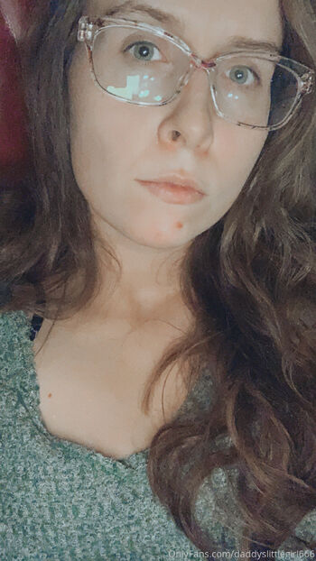 Kat / daddyslittlegirl666 nude photo #27