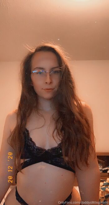 Kat / daddyslittlegirl666 nude photo #37