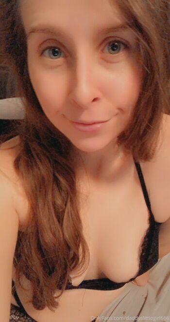 Kat / daddyslittlegirl666 nude photo #39