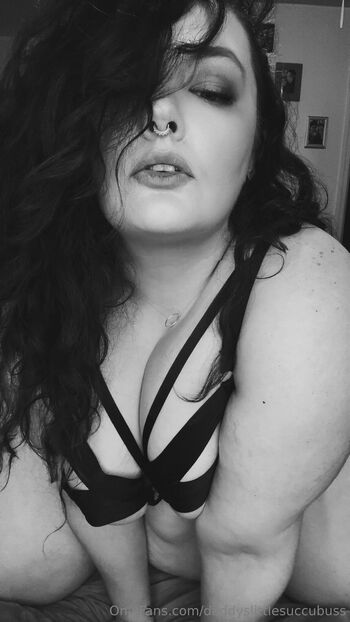 Rogue Phoeni / daddyslittlesuccubuss nude photo #11