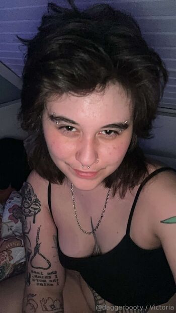 Victori / daggerbootyfree nude photo #1