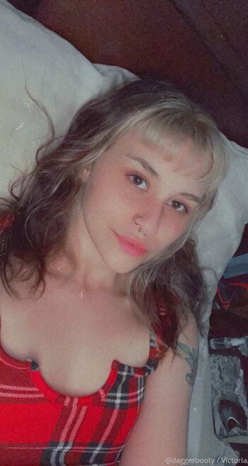 Victori / daggerbootyfree nude photo #19