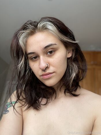 Victori / daggerbootyfree nude photo #32