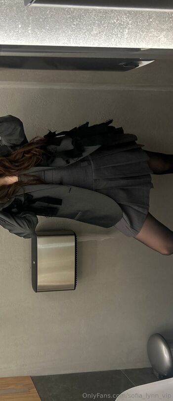 Sofia Lynn / daily_sofi nude photo #6