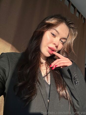 Sofia Lynn / daily_sofi nude photo #12