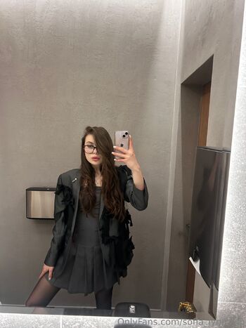 Sofia Lynn / daily_sofi nude photo #19