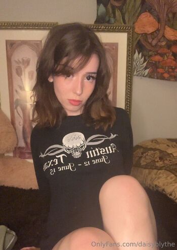 daisy blyth / daisyblythe / daisyblythelol nude photo #1