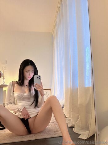 Daisy / daisydslee nude photo #13