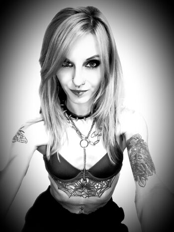 Daisy Lov / daisyluvme nude photo #11