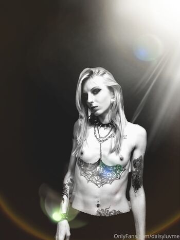 Daisy Lov / daisyluvme nude photo #15