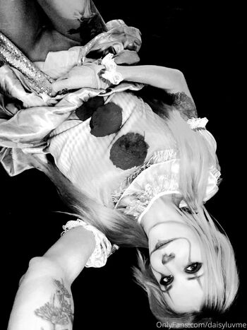 Daisy Lov / daisyluvme nude photo #25