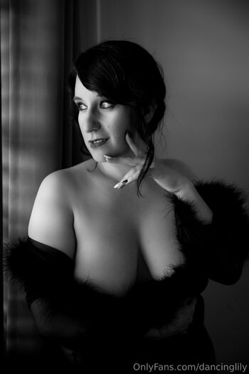 Lilit / dancinglily nude photo #12